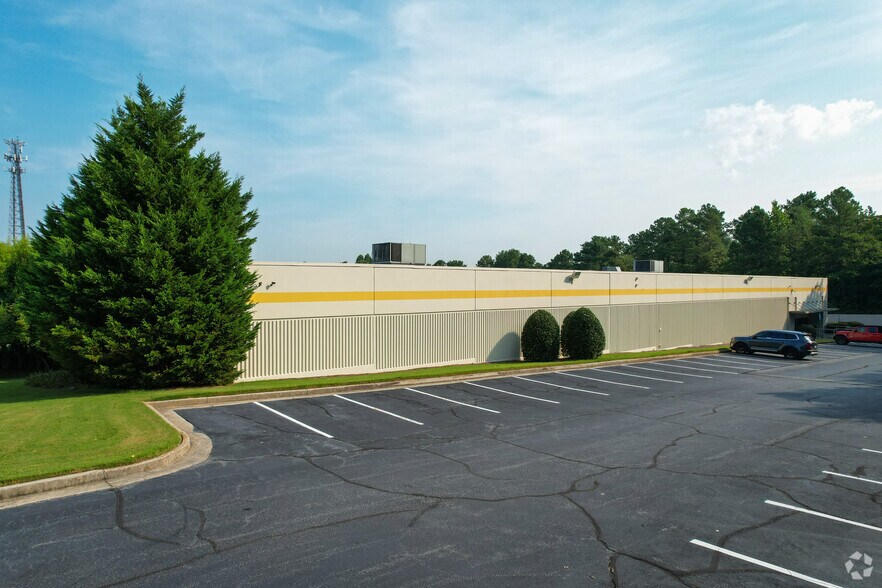 More Photos Of 3765 Atlanta Industrial Dr NW, Atlanta Warehouse For Lease