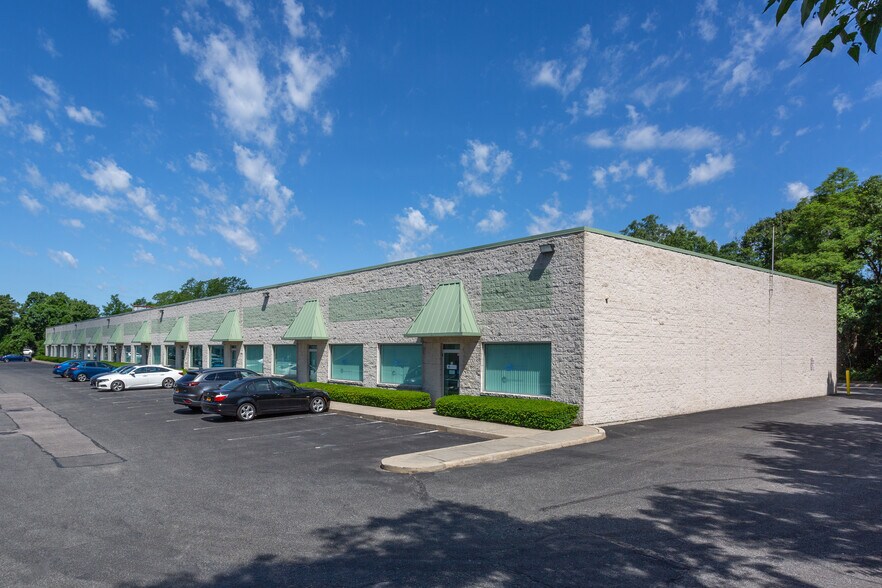 More Photos Of 1361 Lincoln Ave, Holbrook Warehouse For Lease