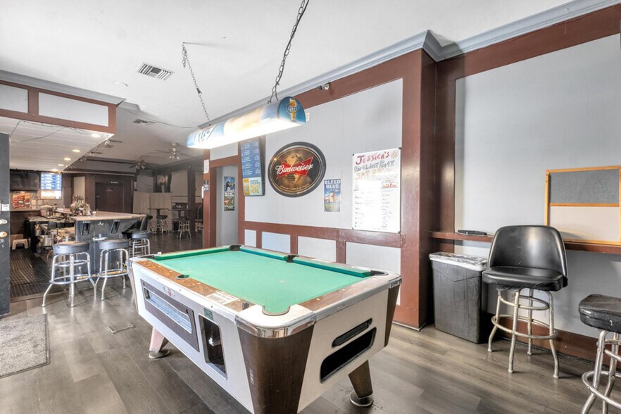 More Photos Of 7214 Sepulveda Blvd, Van Nuys Bar For Sale