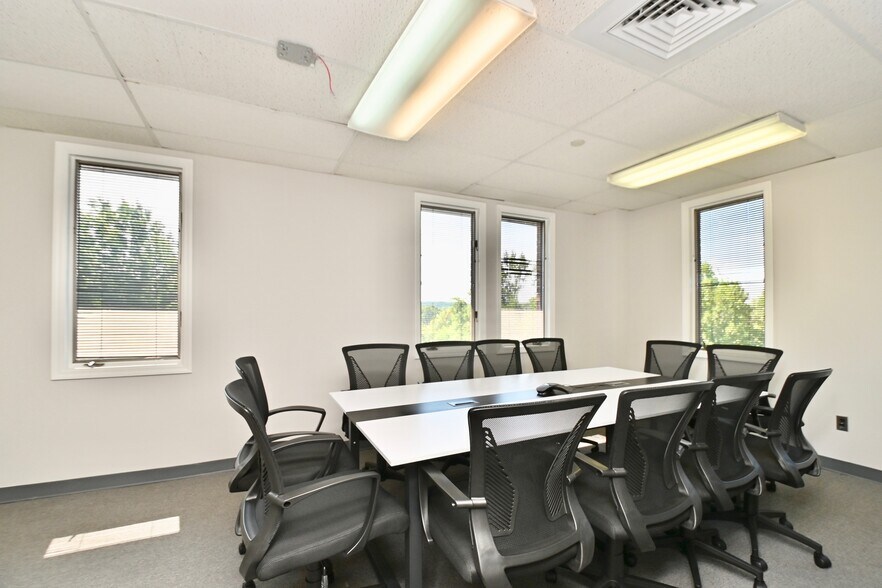 More Photos Of 10903 Indian Head Hwy, Fort Washington Office For Sale