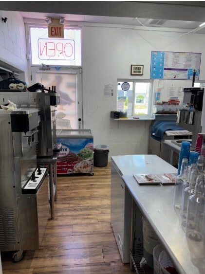 More Photos Of 1901 Cortez Rd, Bradenton Freestanding For Lease