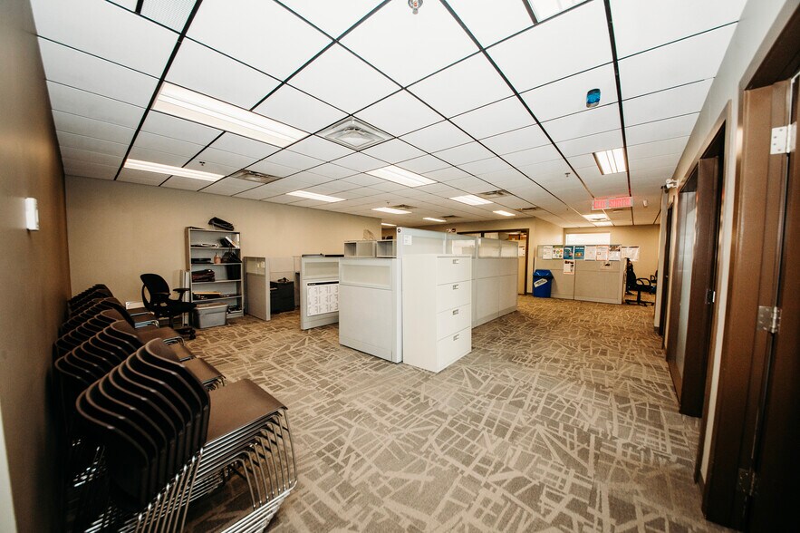 More Photos Of 37 Vic Turner Airport Rd, Dawson Creek Office For Sale