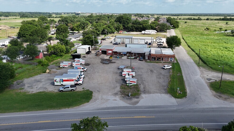 More Photos Of 1610 E Ennis Ave, Ennis Freestanding For Sale