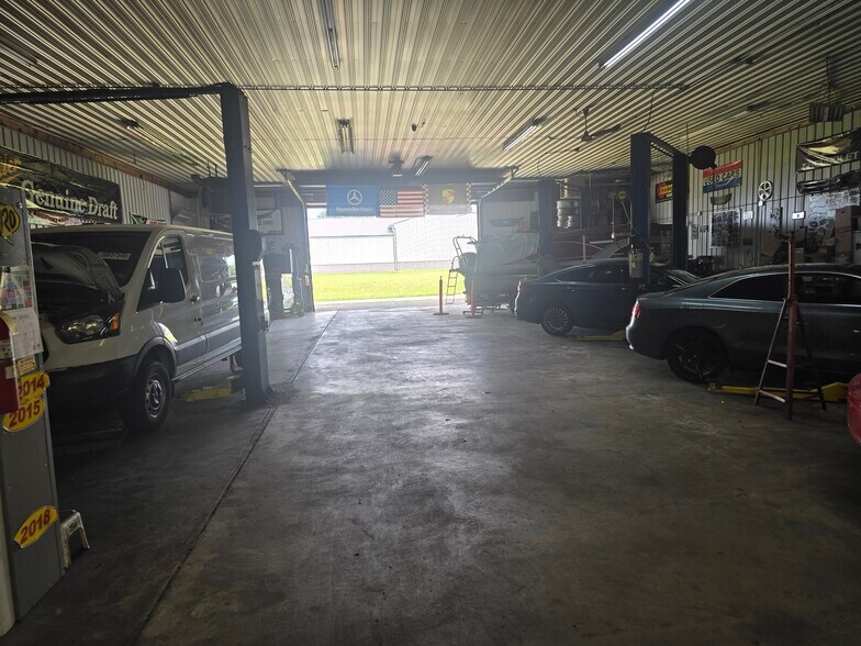 More Photos Of 421 Ransdell Rd, Lebanon Auto Dealership For Sale