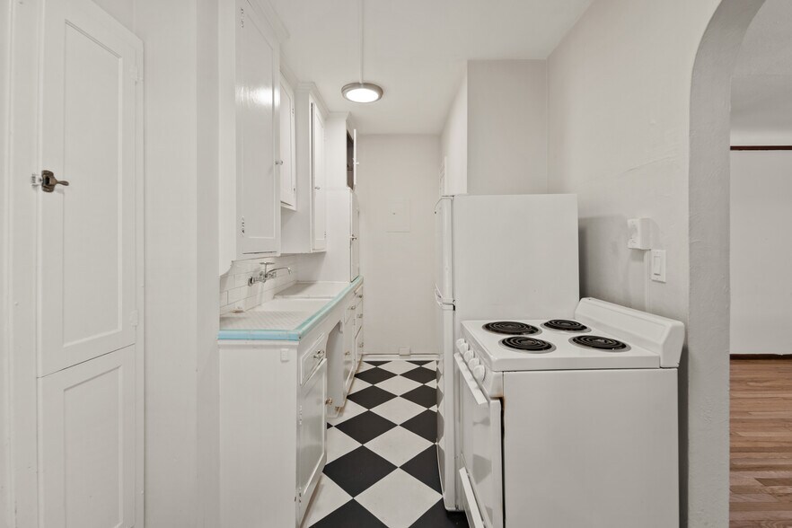 More Photos Of , Seattle Multifamily For Sale