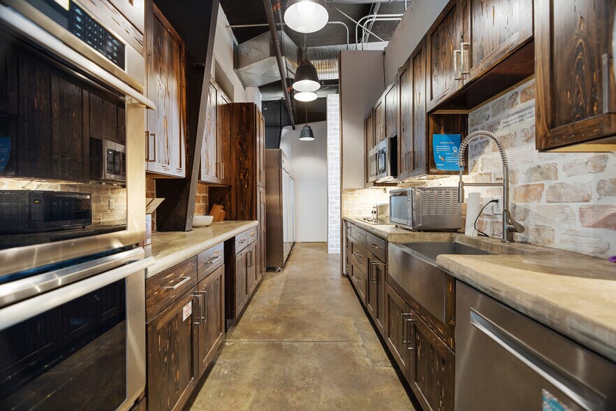 More Photos Of 790 N Highway 393, Santa Rosa Beach Warehouse For Lease