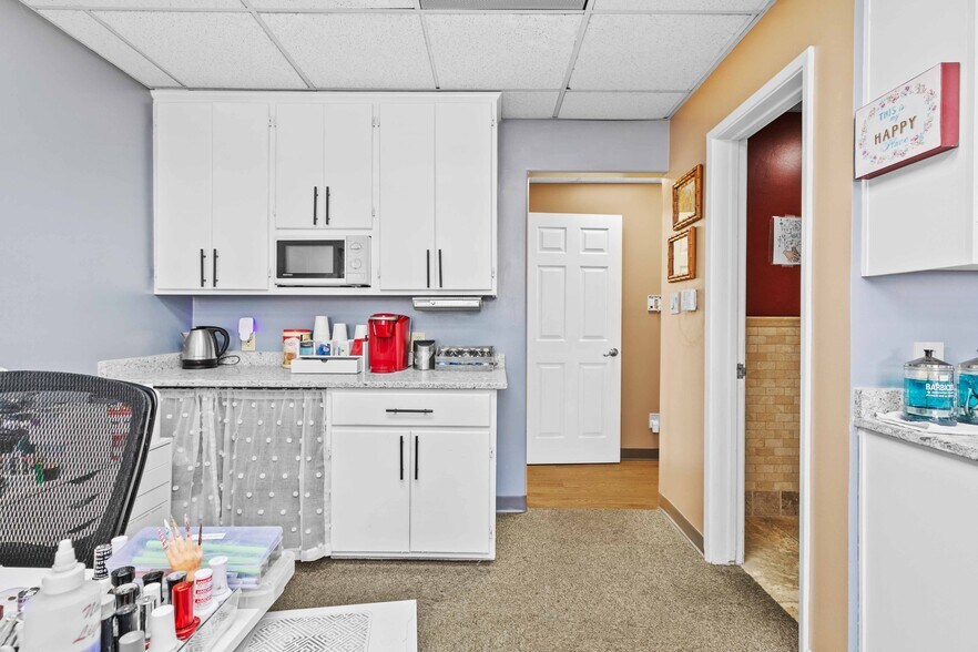 More Photos Of 2114 W Magnolia Blvd, Burbank Storefront For Sale