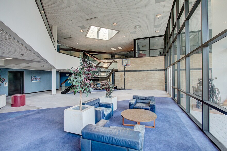 More Photos Of 575 W Madison St, Waterloo Loft Creative Space For Lease