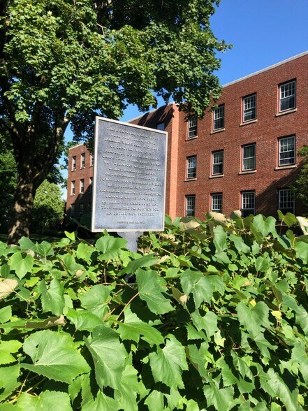 More Photos Of 100 Main St, Concord Office For Lease