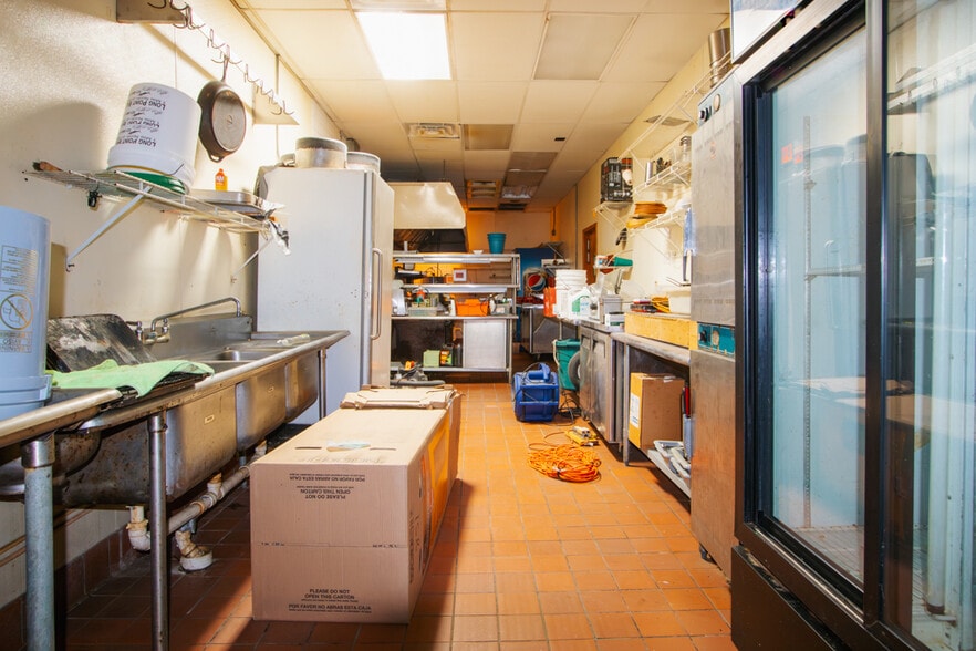 More Photos Of 100 Long Point Rd, Melbourne Beach Storefront For Lease