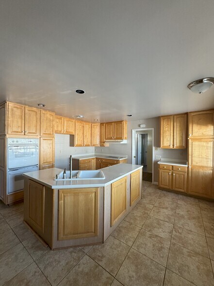 More Photos Of 10811 Amigo Ave, Porter Ranch Specialty For Sale