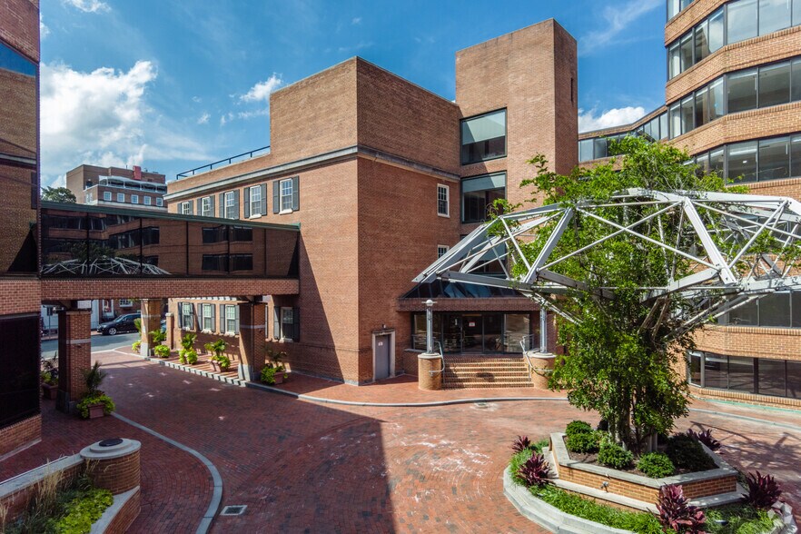 More Photos Of 1115 30th St NW, Washington Office For Lease