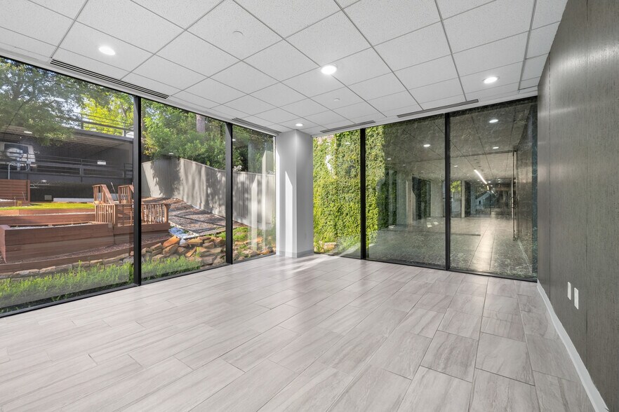 More Photos Of 17 S Briar Hollow Ln, Houston Office Residential For Lease