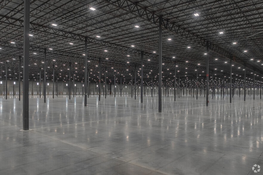 More Photos Of 210 Sunridge Blvd, Wilmer Distribution For Lease