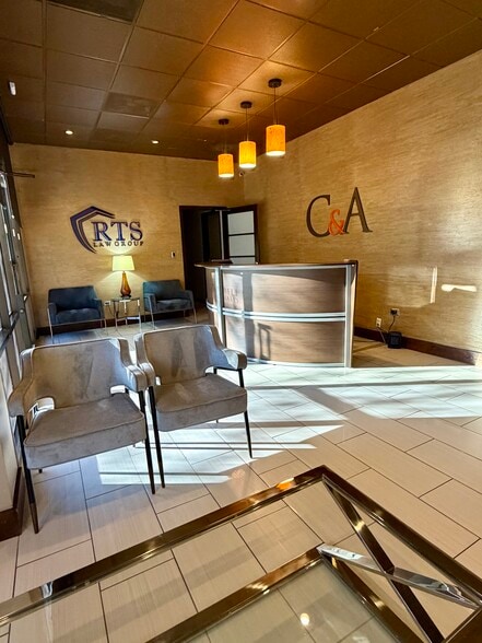 More Photos Of 715-717 East Blvd, Charlotte Office For Lease