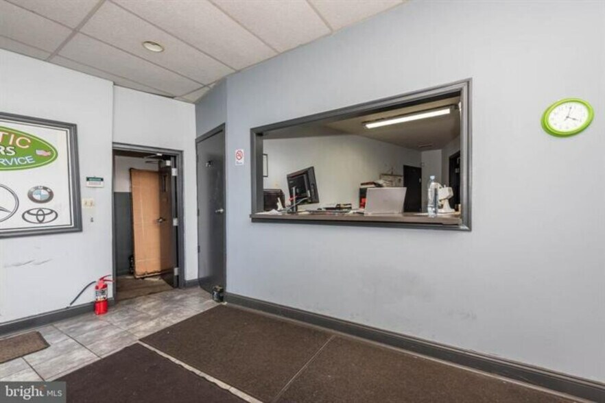 More Photos Of 3605 Wilkens Ave, Baltimore Auto Repair For Sale