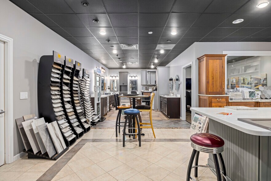 More Photos Of 1930 Deyerle Ave, Harrisonburg Freestanding For Sale