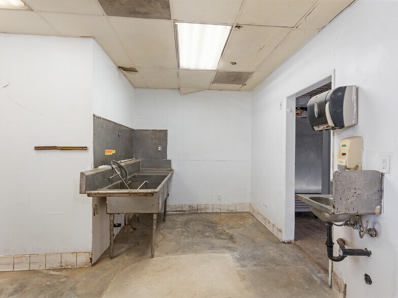 More Photos Of 202-204 E Imperial Ave, El Segundo Storefront For Lease