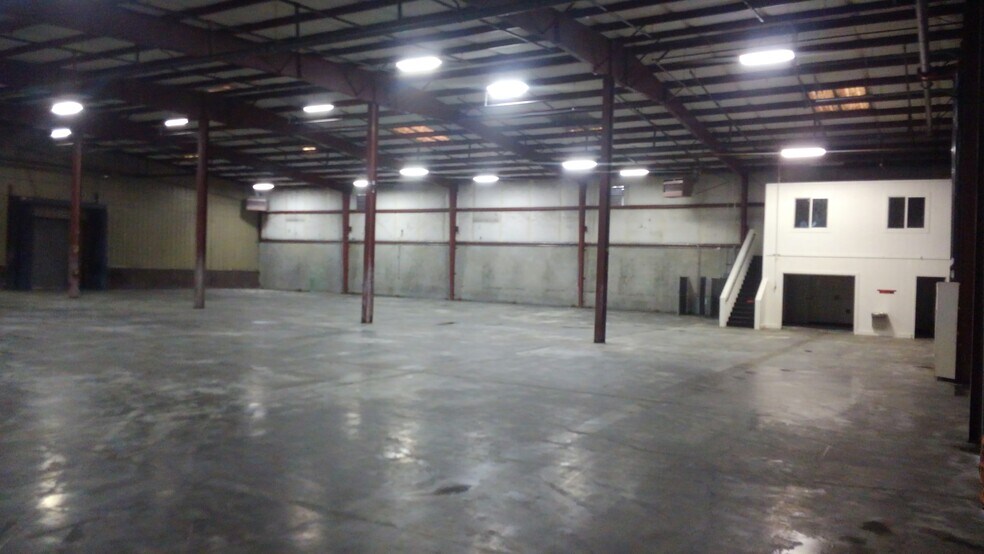 More Photos Of 3303 McDougall Ave, Everett Manufacturing For Lease