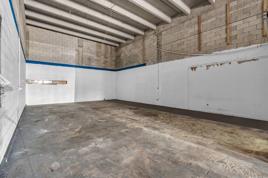 More Photos Of 6405-6447 NW 82nd Ave, Miami Warehouse For Lease