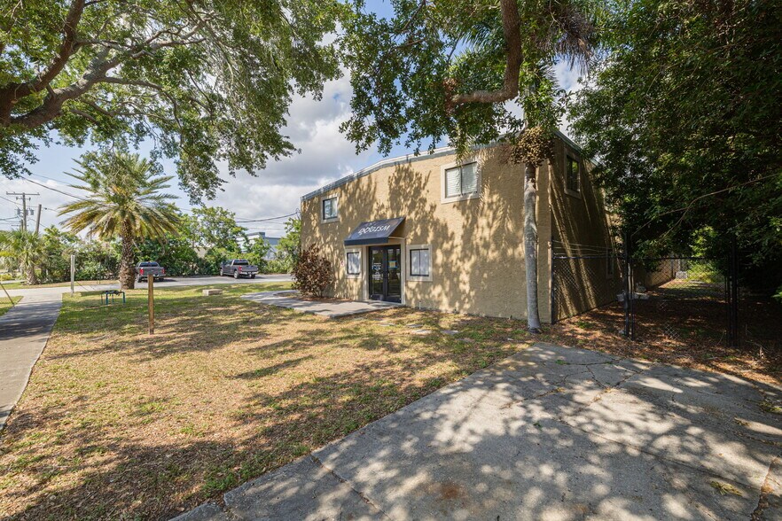 More Photos Of 110 Pine Ave, Oldsmar General Retail For Sale