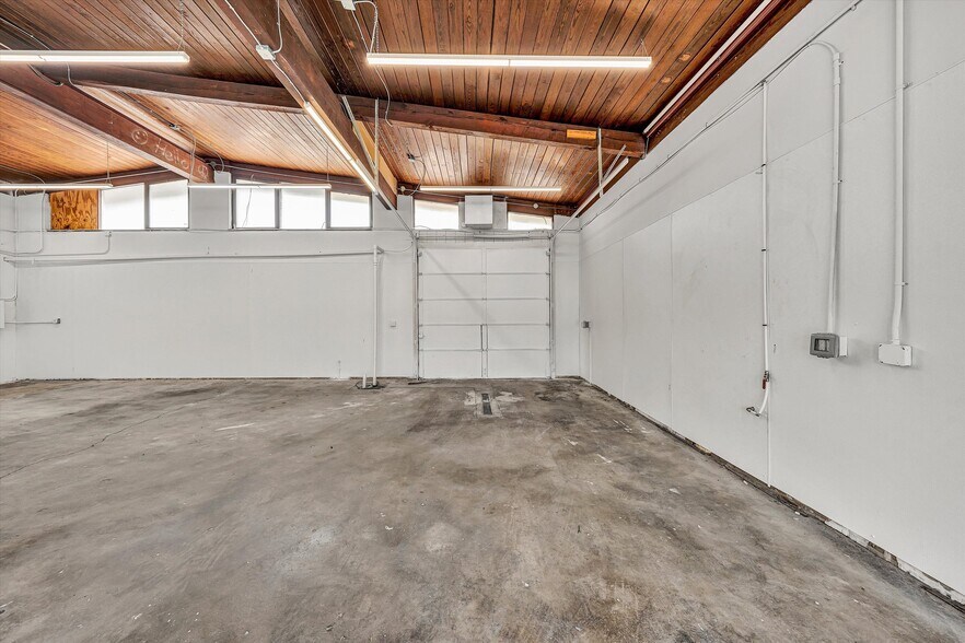 More Photos Of 3664 Colonial Ave, Cave Spring General Retail For Lease