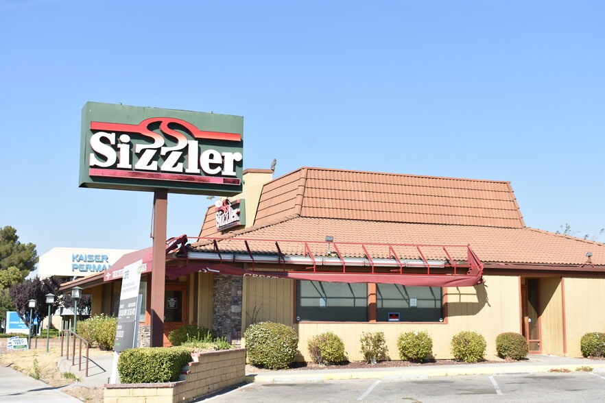 More Photos Of 44430 20th St W, Lancaster Restaurant For Lease