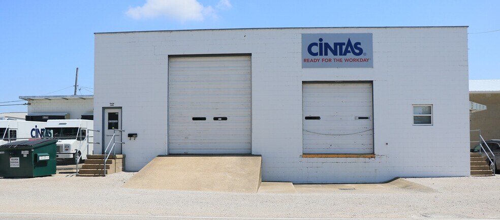 More Photos Of 218 Clay St, Jasper Flex For Lease