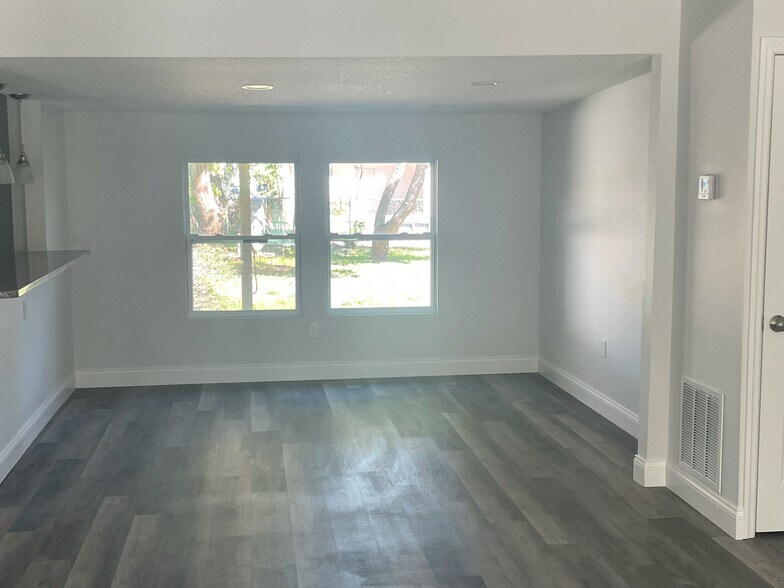 More Photos Of 2726 6th Ave W, Bradenton Office For Sale