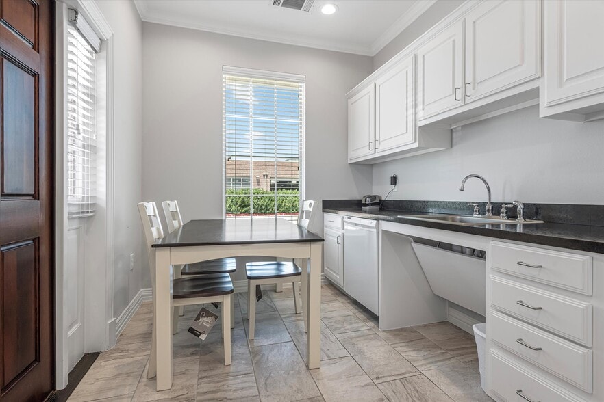 More Photos Of 425 Old Newman Rd, Frisco Medical For Lease