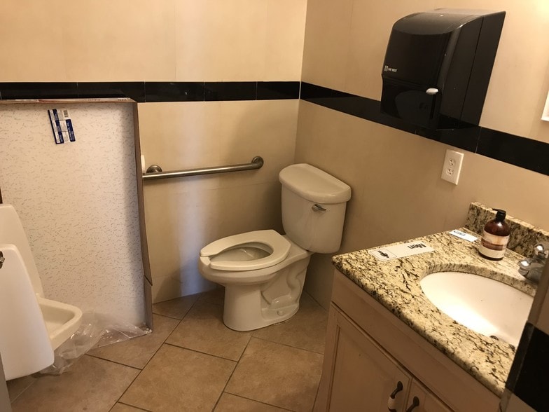 More Photos Of 12433 66th St N, Largo Storefront Retail Office For Sale