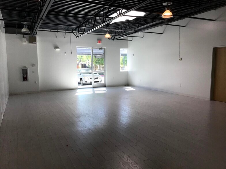 More Photos Of 15288 W Brookside Ln, Surprise Office For Lease