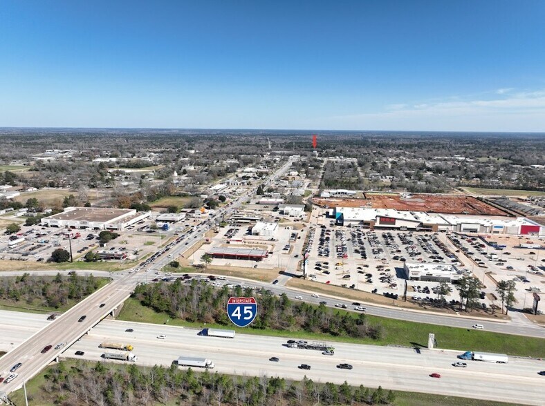 More Photos Of 401 Industrial Park Ln, Willis Warehouse For Sale