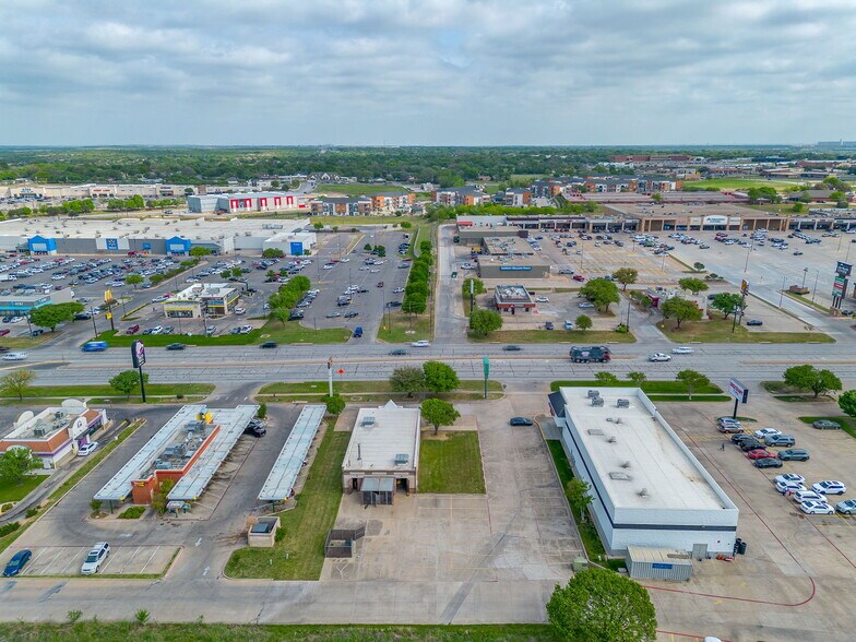 More Photos Of 6325 Lake Worth Blvd, Fort Worth General Retail For Sale