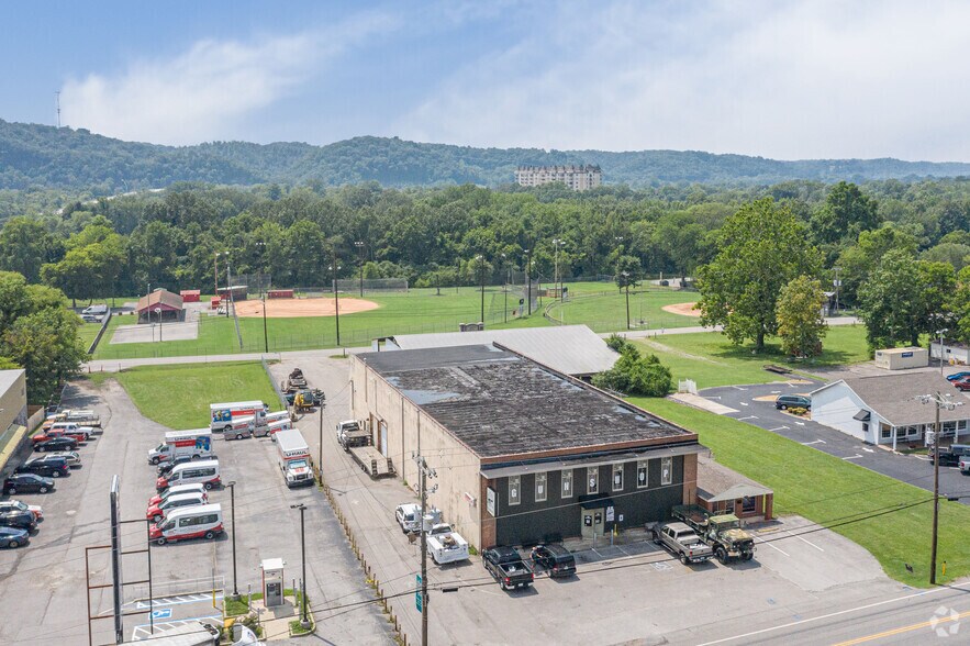 More Photos Of 208 N Main St, Ashland City Freestanding For Sale