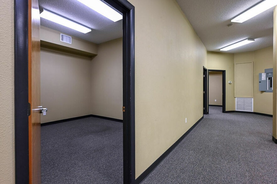 More Photos Of 7177-7201 S George Blvd, Sebring Medical For Lease