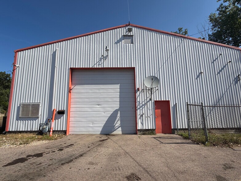 More Photos Of 2029 W North Ave, West Chicago Warehouse For Lease