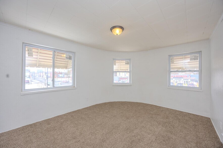 More Photos Of 2101 Pine Ave, Niagara Falls Storefront Retail Residential For Sale