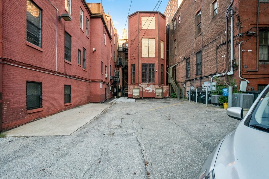 More Photos Of 1116 St Paul St, Baltimore Office For Sale