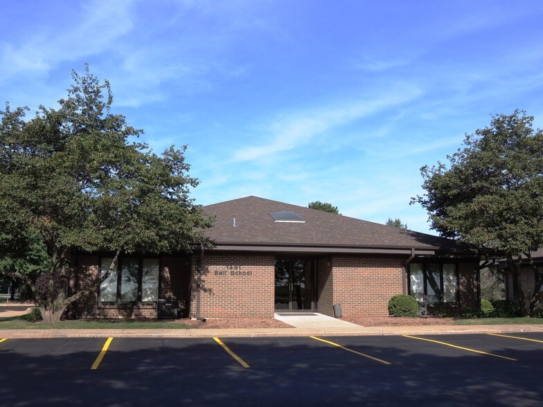 More Photos Of 1437 S Bell School Rd, Rockford Medical For Lease