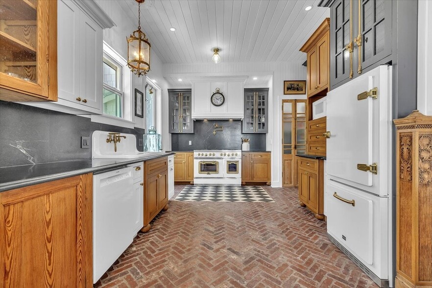 More Photos Of 8241 Main St, Bokeelia General Retail For Sale