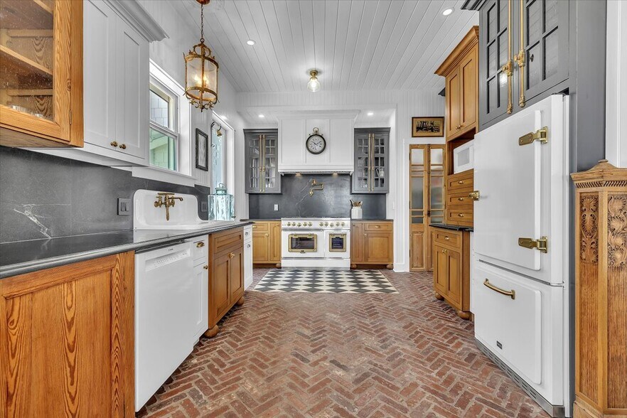 More Photos Of 8241 Main St, Bokeelia General Retail For Sale