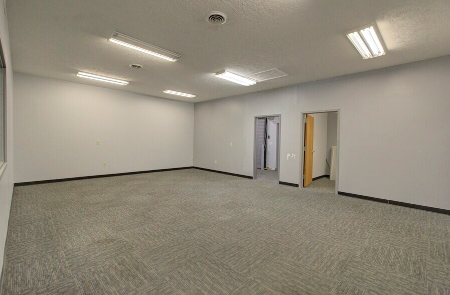 More Photos Of 366 N Portland Way, Galion Medical For Lease