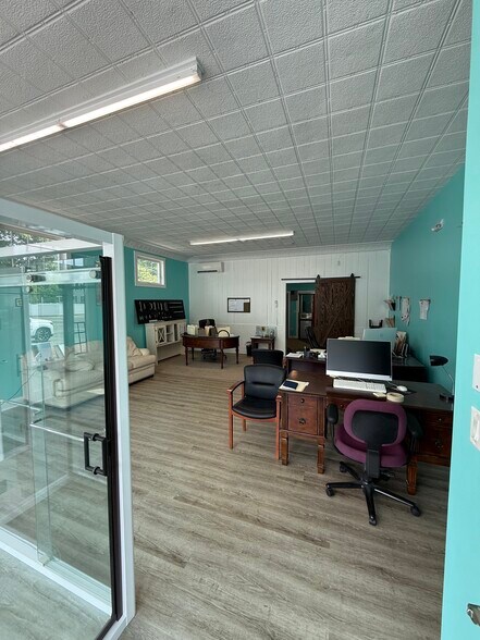 More Photos Of 73 Cranberry Rd, Bourne Storefront Retail Office For Lease