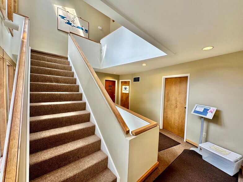 More Photos Of 175 Main St S, Woodbury Medical For Sale