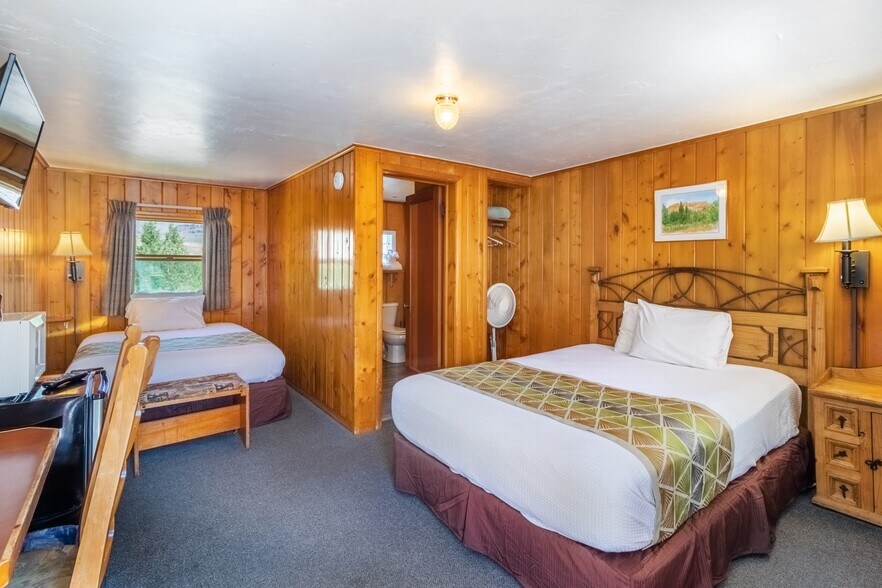 More Photos Of 221 Byers Ave, Hot Sulphur Springs Hotel For Sale