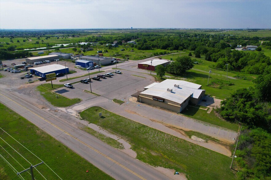 More Photos Of 9800-9806 NW Cache Rd, Lawton Freestanding For Sale