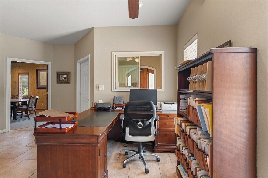 More Photos Of 2220 W 2nd Ave, Corsicana Office For Sale