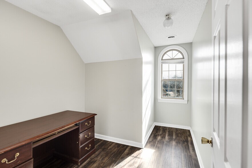More Photos Of 6920 Oak Forest Dr, Olive Branch Loft Creative Space For Sale