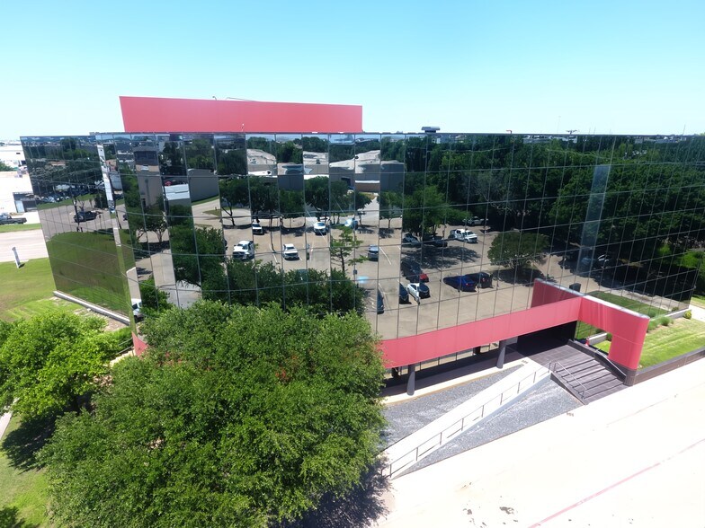 More Photos Of 2100 Valley View Ln, Farmers Branch Office For Lease